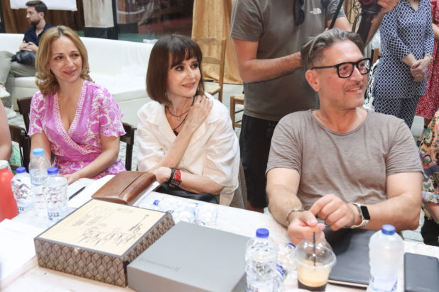 νέα δραματική σειρά του ΣΚΑΪ, «Οι Πανθέοι».