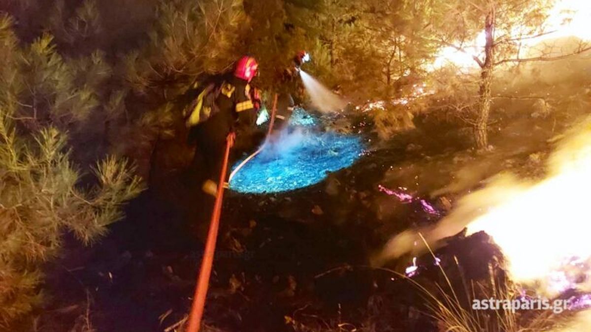 Χίος: Ξεφεύγει η φωτιά που ξέσπασε το βράδυ της Κυριακής στην περιοχή της Κατάβασης – ΦΩΤΟ & ΒΙΝΤΕΟ