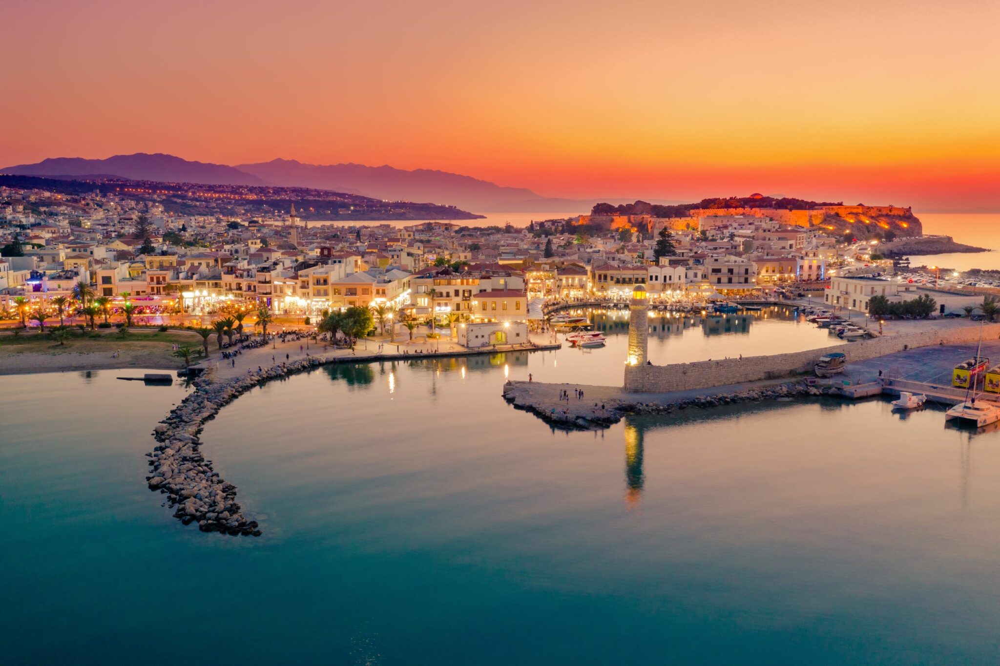 Αύγουστος… ταξιδιάρικος: «Πρωταθλήτρια» η Κρήτη στις αφίξεις – Τα 11 νησιά με πληρότητα πάνω από 90%