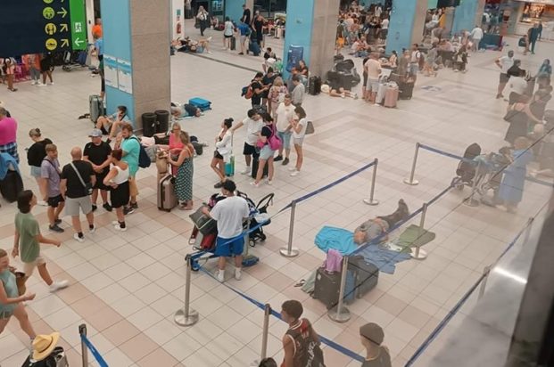 Ρόδος αεροδρόμιο τουρίστες