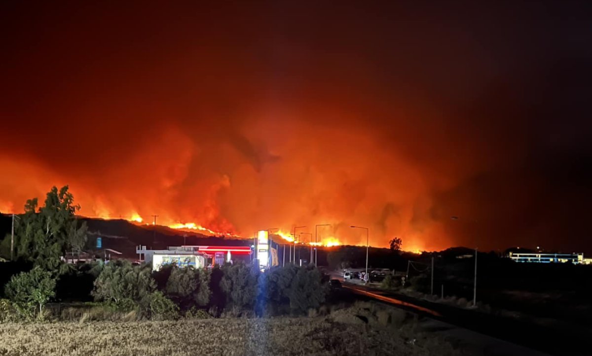 Πύρινος εφιάλτης στην Ρόδο – Ολονύχτια μάχη με τις φλόγες σε τρία μέτωπα – ΒΙΝΤΕΟ