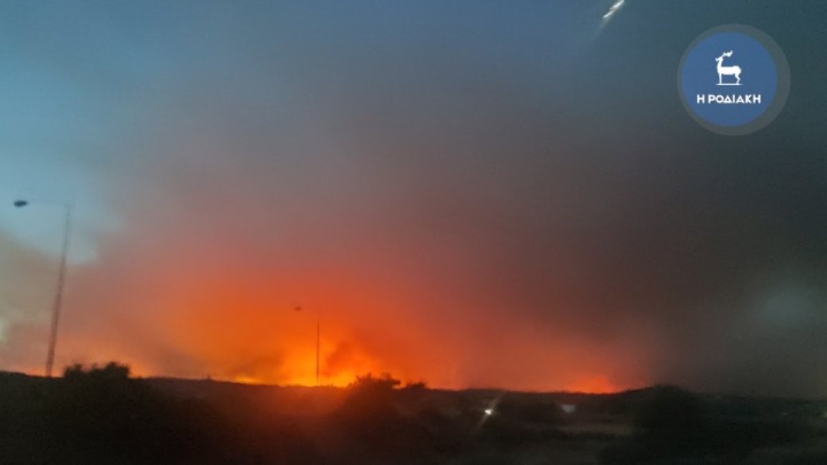Φωτιά στην Ρόδο: Νέο μήνυμα του 112 σε Πεύκη, Λίνδο και Κάλαθο – Άμεση εκκένωση του χωριού Ασκληπιείο ζήτησε ο δήμαρχος