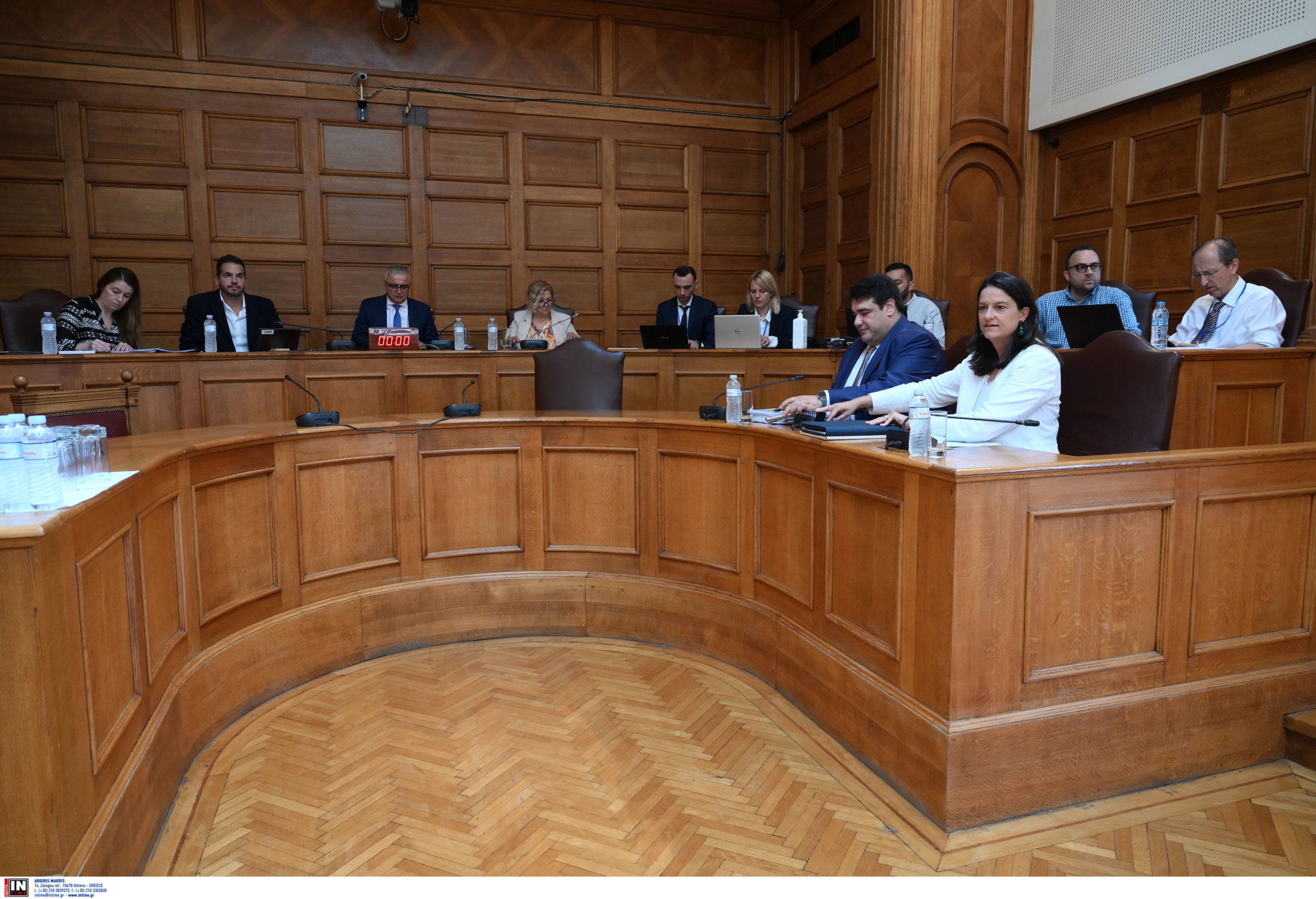 Ψήφος αποδήμων: «Πράσινο φως» από την Επιτροπή της Βουλής – ΣΥΡΙΖΑ, ΚΚΕ και Ελληνική λύση διαφοροποιήθηκαν