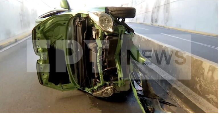 Τροχαίο στη Νέα Φιλαδέλφεια – Αυτοκίνητο αναποδογύρισε μέσα στη σήραγγα