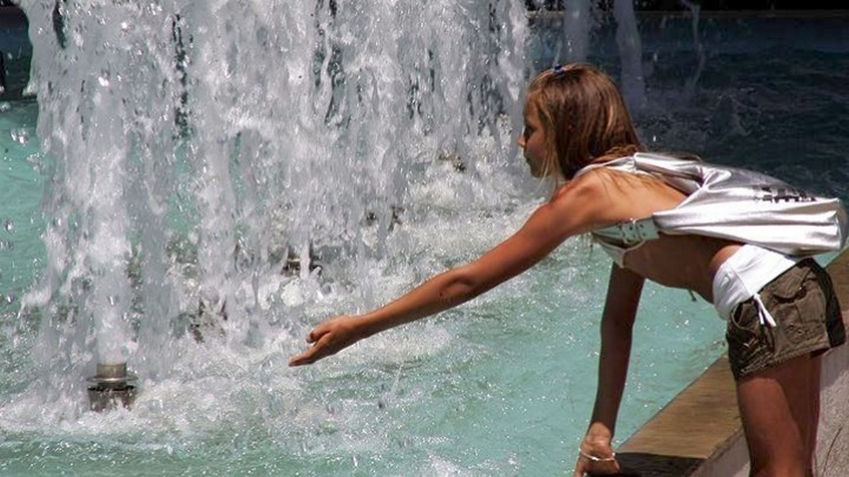 Bloomberg: Νέο κύμα καύσωνα στην Μεσόγειο μετά τον Δεκαπενταύγουστο – Προβλέψεις για ακραία ζέστη και ξηρασία