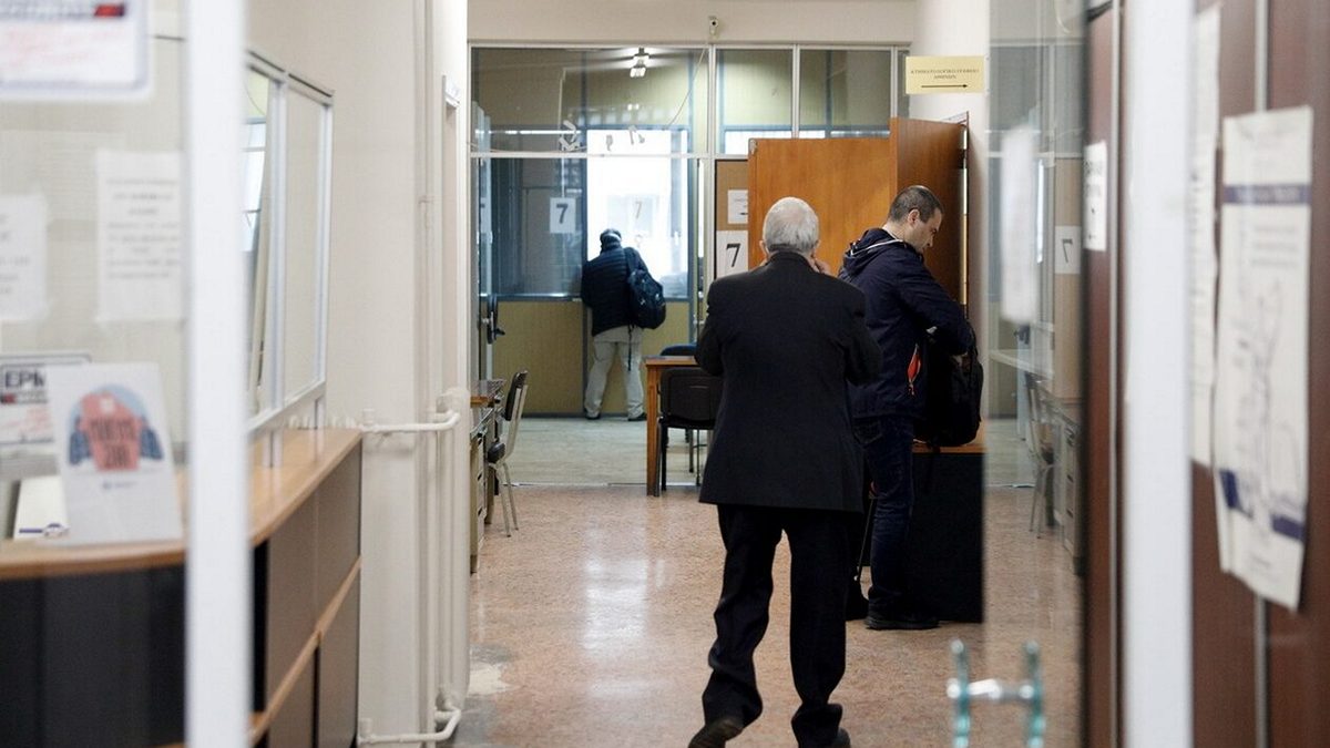 Καύσωνας: Κλειστά σήμερα τα υποθηκοφυλακεία λόγω των υψηλών θερμοκρασιών