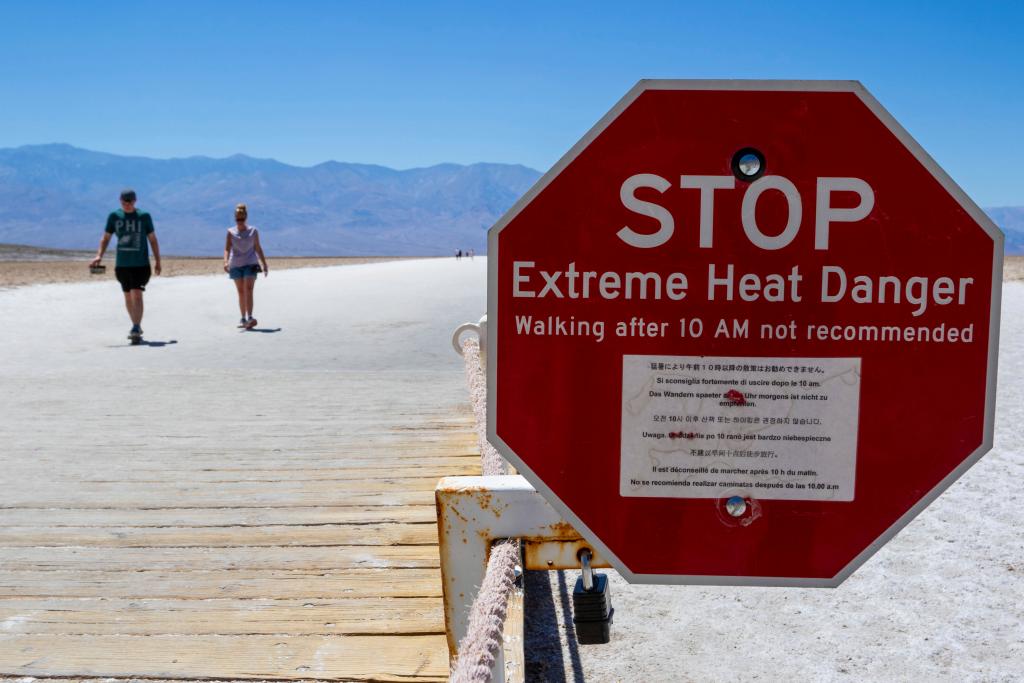 ΗΠΑ: Φρενίτιδα στην Κοιλάδα του θανάτου – Συρροή τουριστών για να ζήσουν… στους 55 βαθμούς Κελσίου