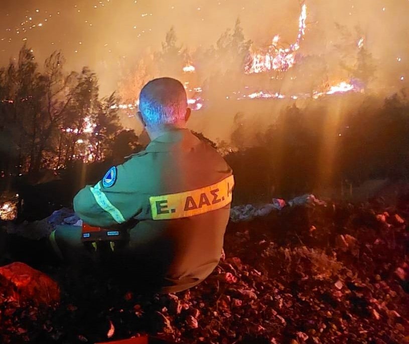 Φωτιά στην Πάρνηθα: Γροθιά στο στομάχι η ανάρτηση εθελοντή πυροσβέστη – «Κάναμε ό,τι μπορούσαμε, δεν ήταν αρκετό…»