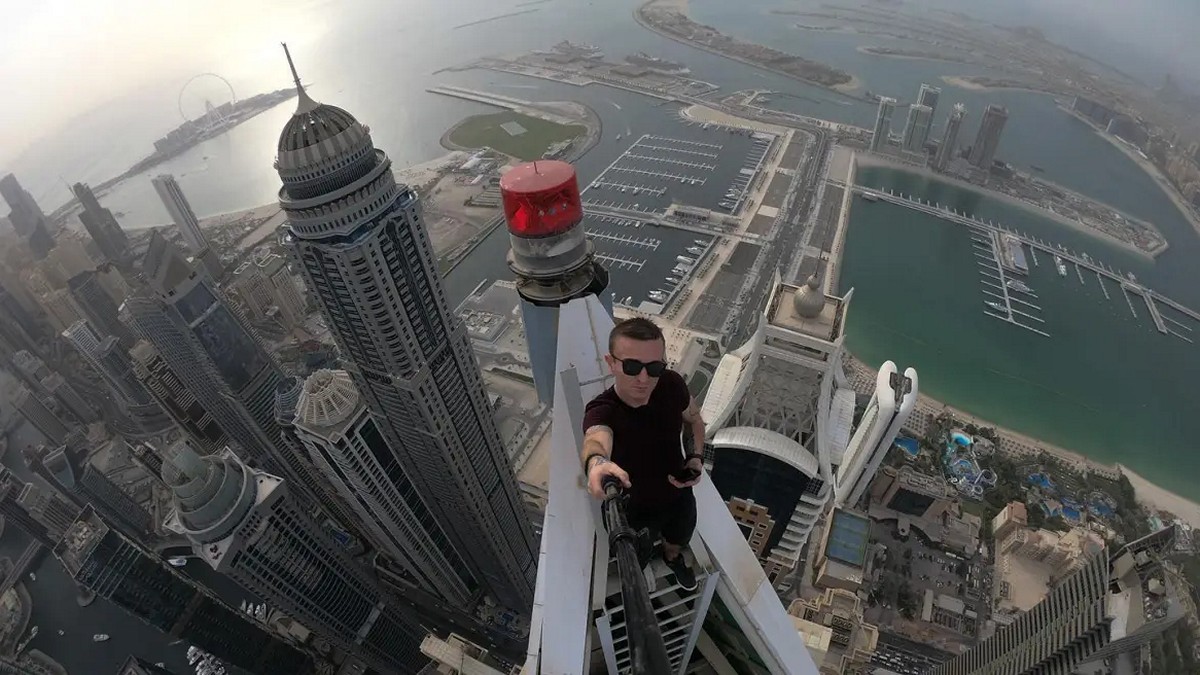 Χονγκ Κονγκ: Γάλλος φανατικός των extreme sports σκοτώθηκε πέφτοντας από τον 68ο όροφο