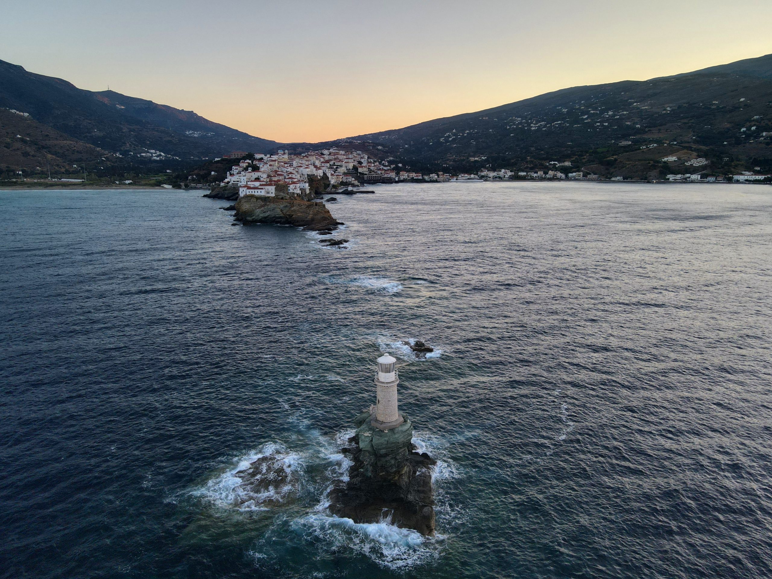 Ο εντυπωσιακός φάρος Τουρλίτης στην Άνδρο – ΒΙΝΤΕΟ