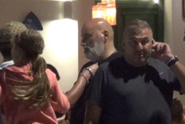 Στην Μύκονο Ρέμος - Μπόσνιακ