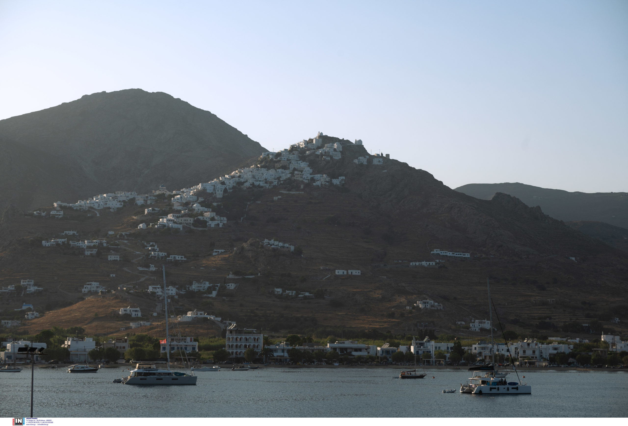 «Κίνημα της πετσέτας»: Γιατί συνελήφθη ο δήμαρχος Σερίφου – «Πήγαμε να επιβάλλουμε το νόμο και βρεθήκαμε κατηγορούμενοι»