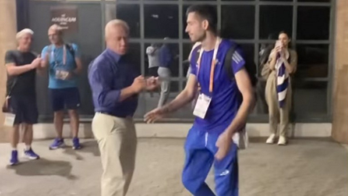 Μίλτος Τεντόγλου: Απέφυγε επιδεικτικά τον Α’ Ειδικό Γραμματέα του ΣΕΓΑΣ – ΒΙΝΤΕΟ