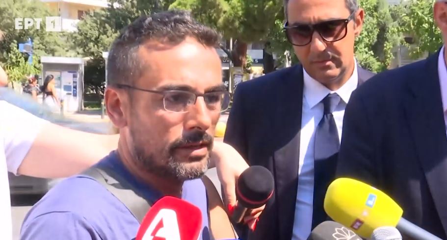 Νέα Φιλαδέλφεια: «Ζητώ να αποδοθεί δικαιοσύνη» δήλωσε έξω από την Ευελπίδων ο αδελφός του Μιχάλη 