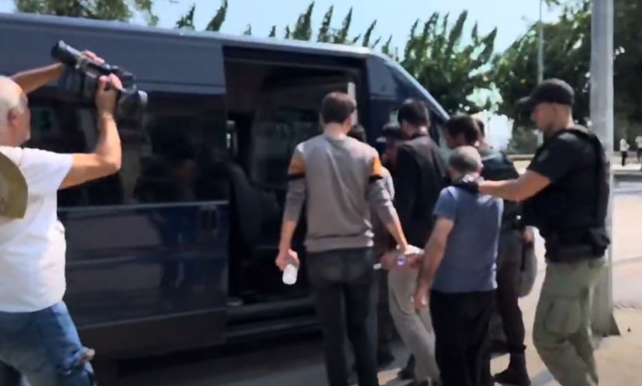 Αλεξανδρούπολη: Σε κατ’ οίκον περιορισμό οι τρεις συλληφθέντες που κρατούσαν παράνομα μετανάστες σε τρέιλερ