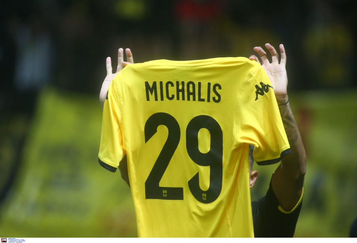 Άρης-Ντιναμό Κιέβου: Ο Λουίς Πάλμα σήκωσε φανέλα στην μνήμη του Μιχάλη Κατσουρή