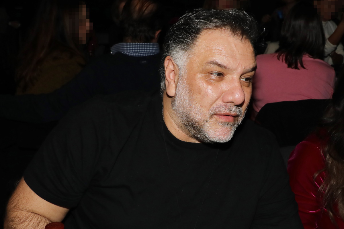 Γρηγόρης Αρναούτογλου: Νόμιζε ότι η κάμερα είναι όπλο, σήκωσε τα χέρια ψηλά και μείναμε πέντε λεπτά έτσι