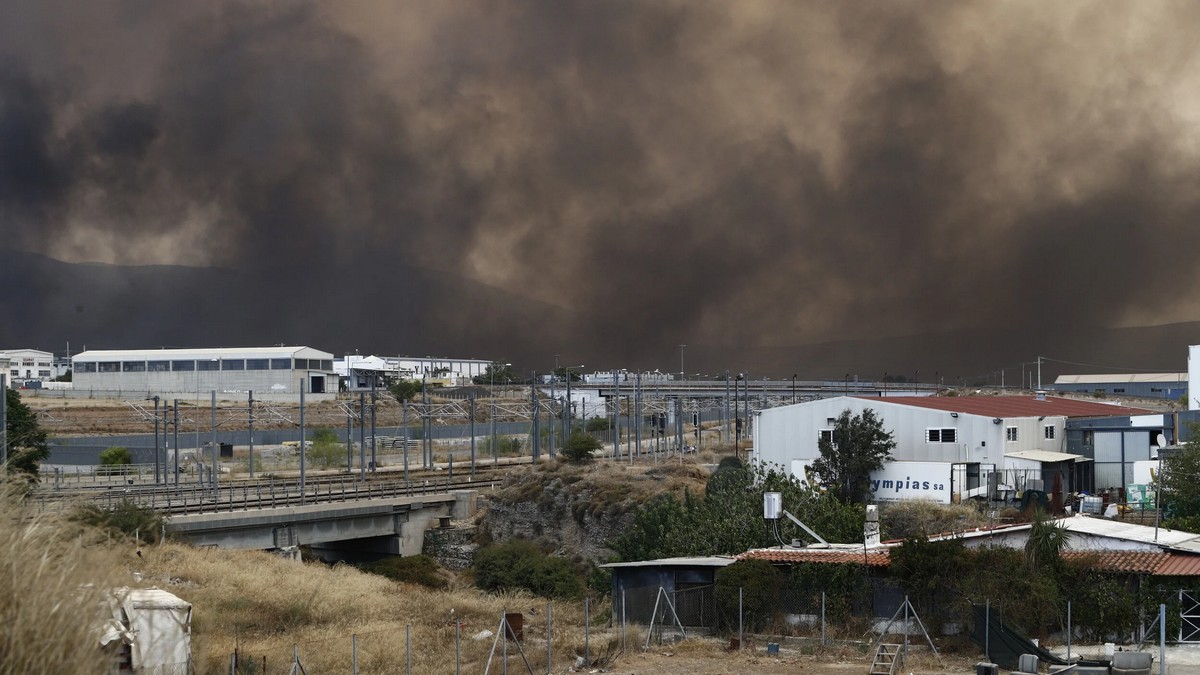 Φωτιά στον Ασπρόπυργο: Αποκαταστάθηκε η κυκλοφορία των οχημάτων στην Αττική Οδό