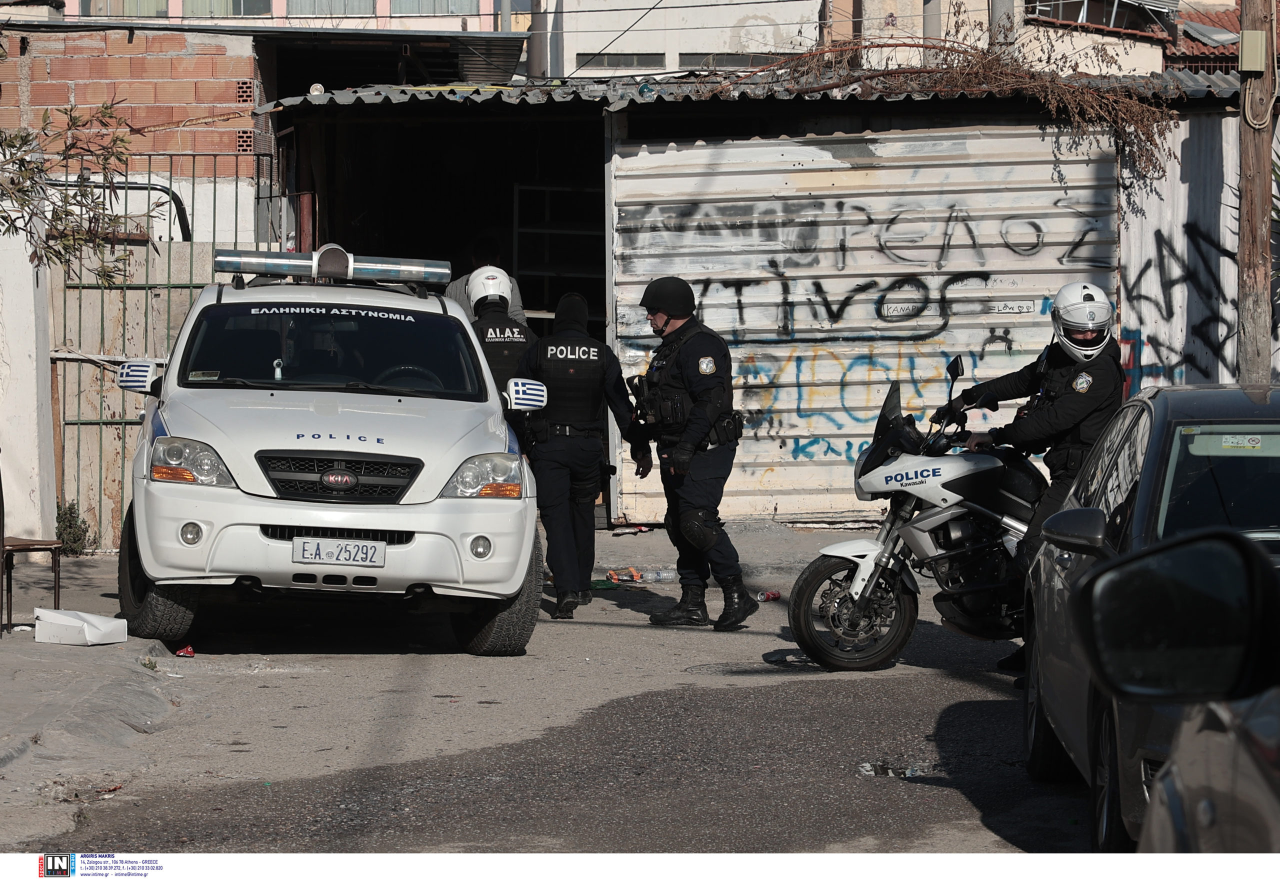 Πυροβολισμοί σε καταυλισμό στον Ασπρόπυργο – Ένας νεκρός