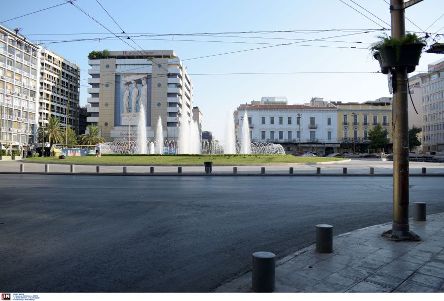 Αθήνα: Άδεια πόλη τον Δεκαπενταύγουστο – Γεμάτο τουρίστες το ιστορικό κέντρο