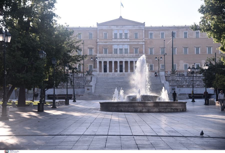 Δεκαπενταύγουστος: Έρημη πόλη η Αθήνα – Έφυγαν και οι τελευταίοι, έμειναν μόνο οι τουρίστες – ΦΩΤΟ