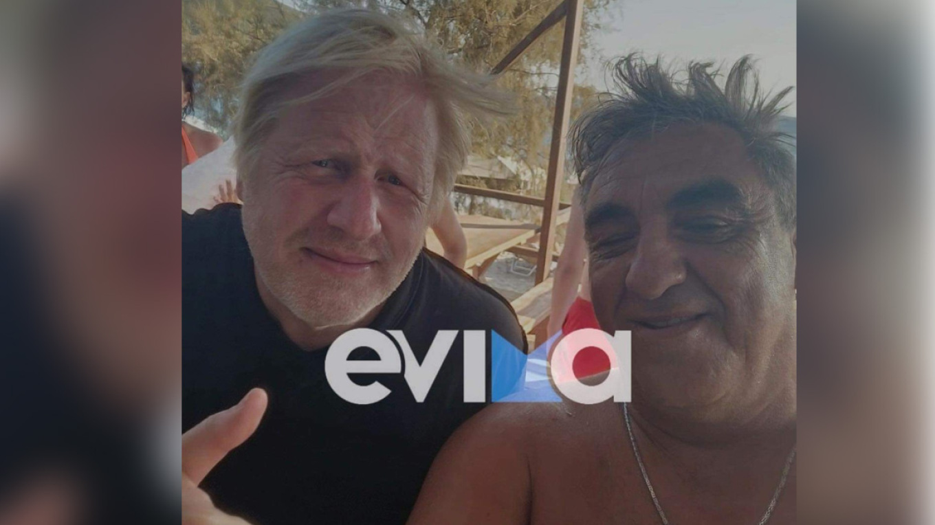 Μπόρις Τζόνσον: Εντυπωσιασμένος με την Κάρυστο – Αυτή την παραλία ερωτεύτηκε ο πρώην Βρετανός πρωθυπουργός