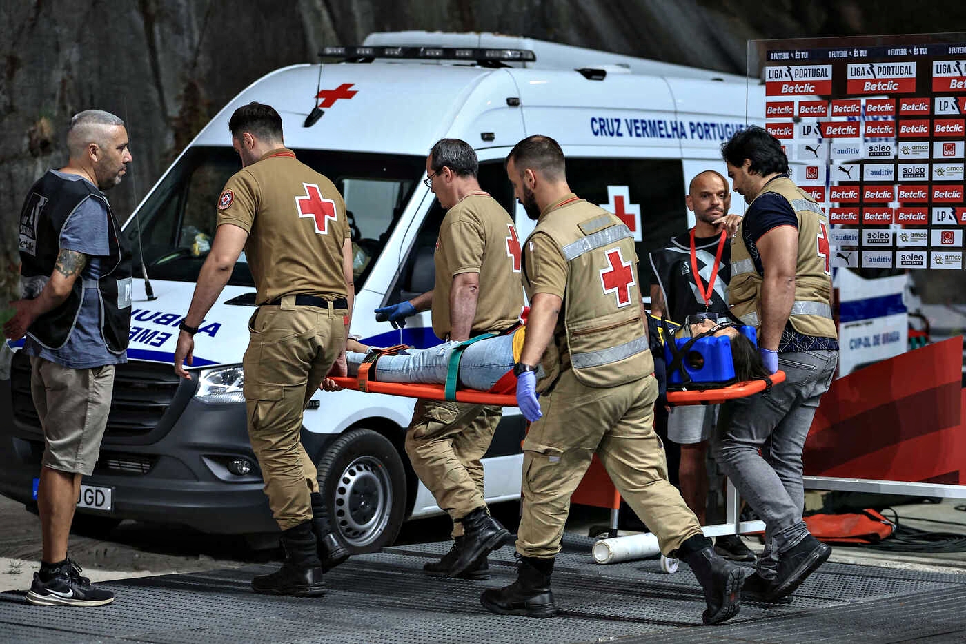 Χάος στο Μπράγκα-Φαμαλικάο: Μία σύλληψη έπειτα από επεισόδια μεταξύ οπαδών – Στο νοσοκομείο ένα άτομο