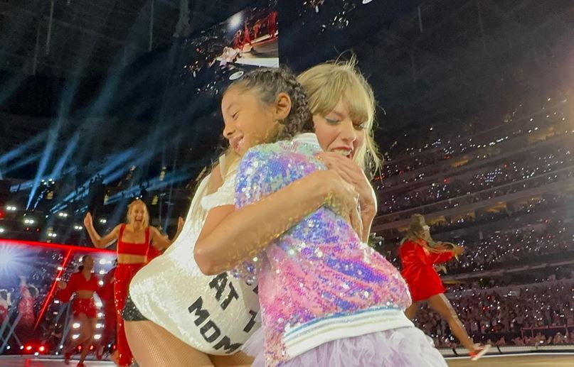 Τέιλορ Σουίφτ Κόμπι Μπράιαντ