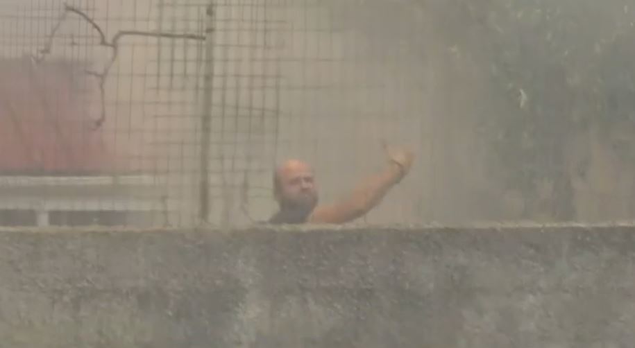 Φωτιά στην Πάρνηθα: Αγωνιώδεις εκκλήσεις για «βοήθεια» από κάτοικο που καιγόταν το σπίτι του – ΒΙΝΤΕΟ