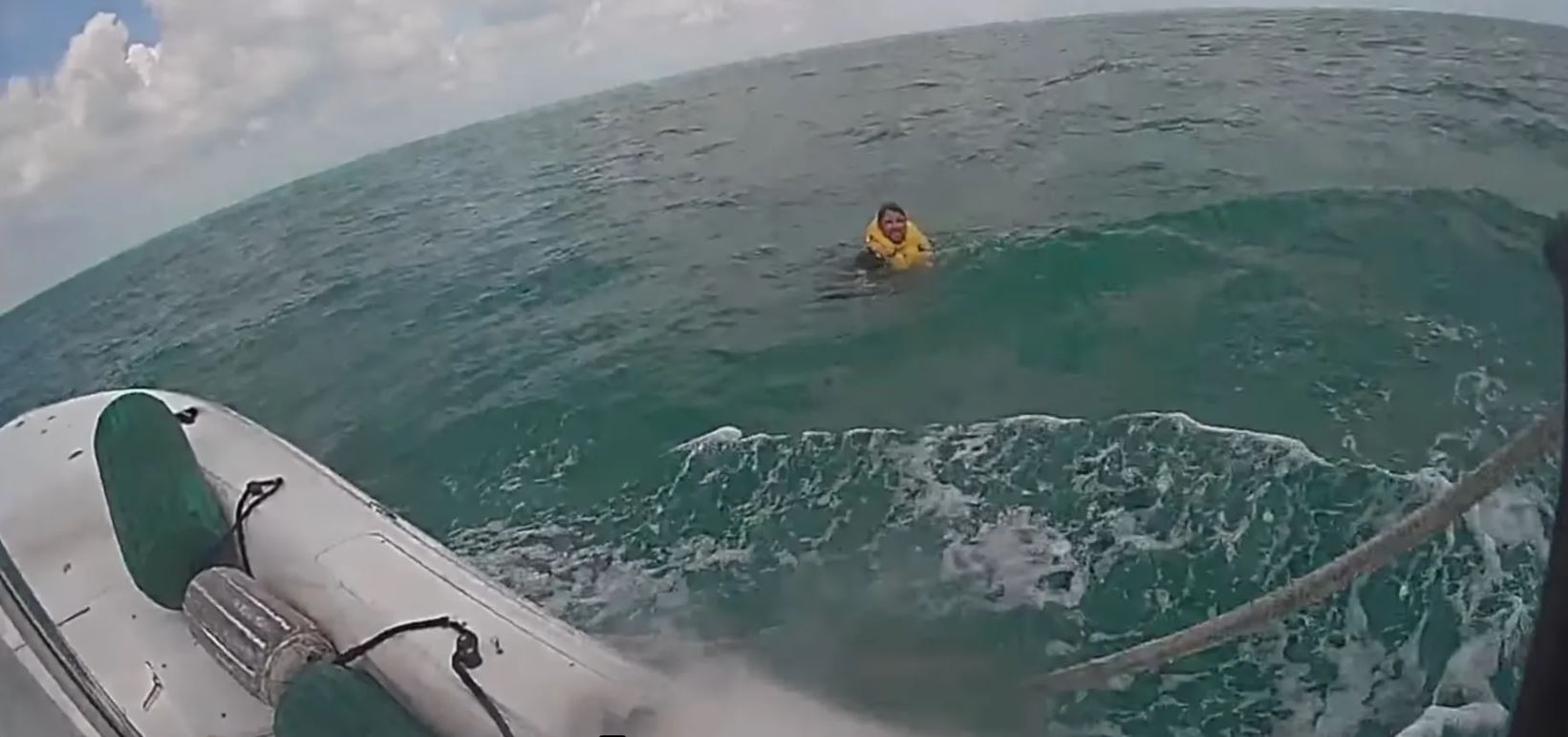 Βίντεο: Η διάσωση ενός άνδρα μετά τη συντριβή αεροπλάνου στον Κόλπο του Μεξικού