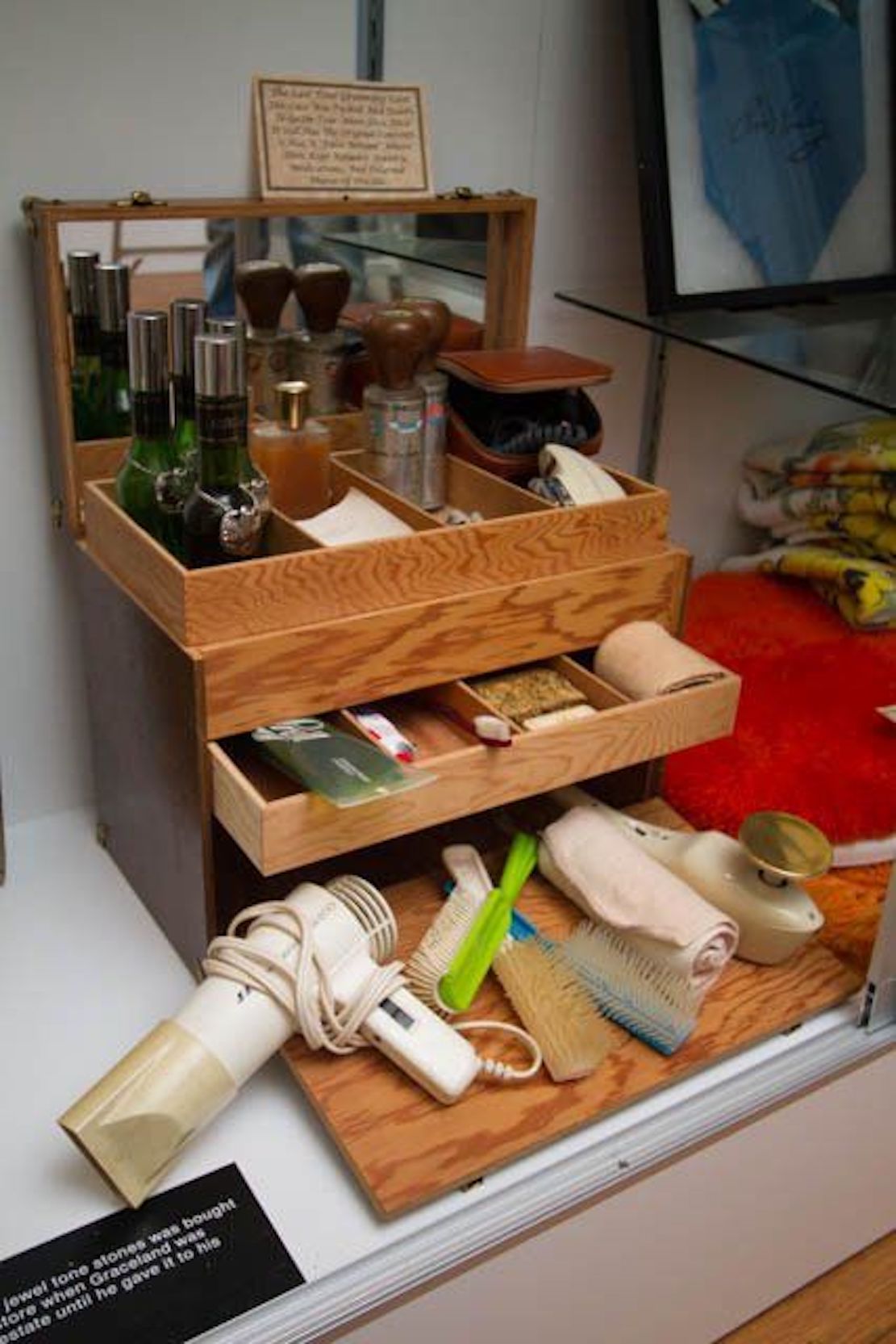 Elvis Presley νεσεσέρ