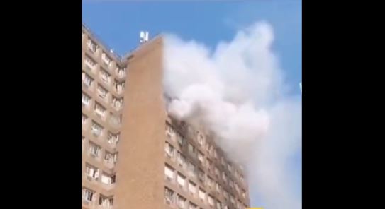 Τραγωδία στο Γιοχάνεσμπουργκ: Τουλάχιστον 63 νεκροί από πυρκαγιά που ξέσπασε σε πενταώροφο κτίριο