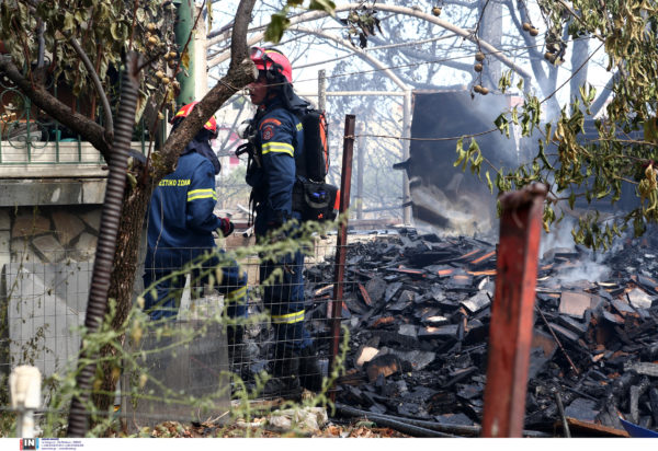 Φωτιά Πάρνηθα Πυροσβέστες