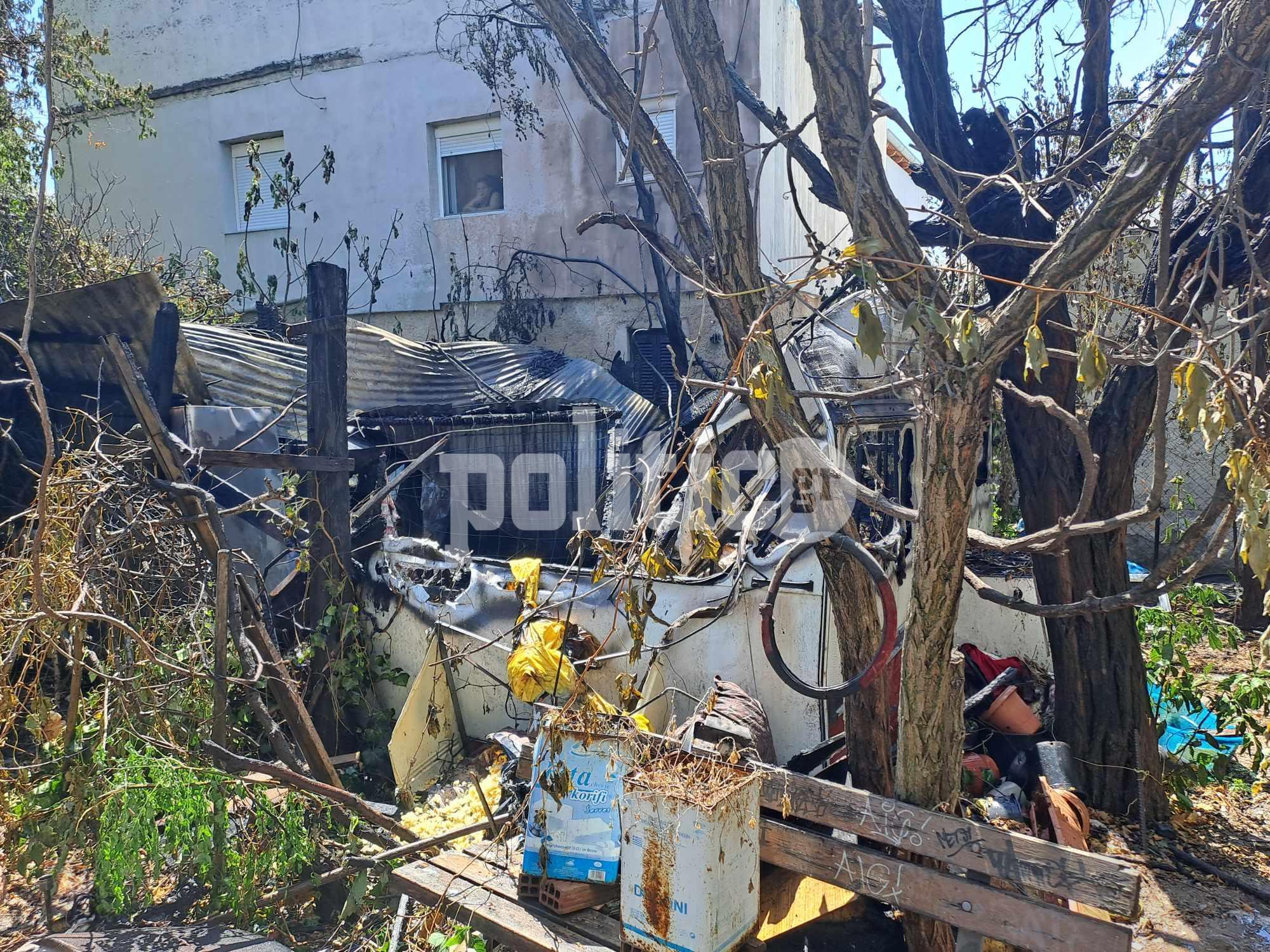 Θεσσαλονίκη: Παρανάλωμα του πυρός έγινε τροχόσπιτο – ΦΩΤΟ