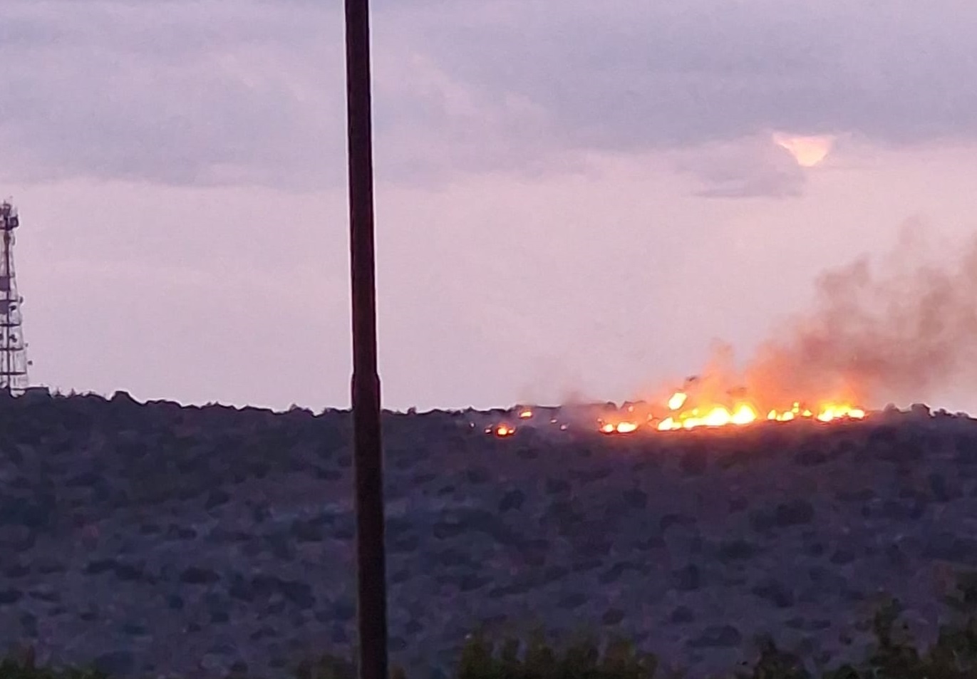 Βάρη: Φωτιά σε χορτολιβαδική έκταση έπειτα από πτώση κεραυνού – Συναγερμός στην Πυροσβεστική