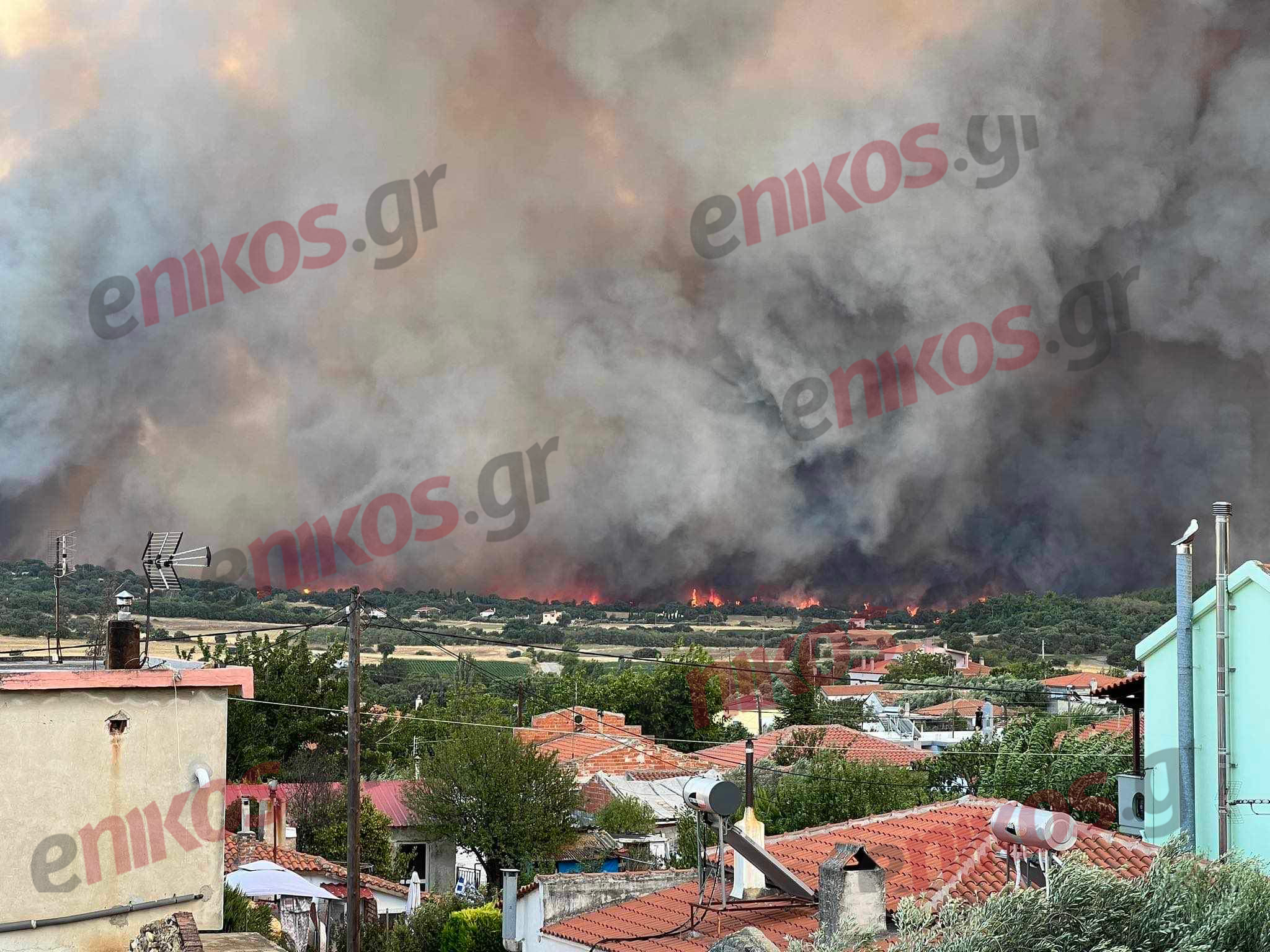 Φωτιά στην Αλεξανδρούπολη: Καίγονται σπίτια και αυτοκίνητα, εκκενώθηκαν 8 οικισμοί – ΦΩΤΟ & ΒΙΝΤΕΟ