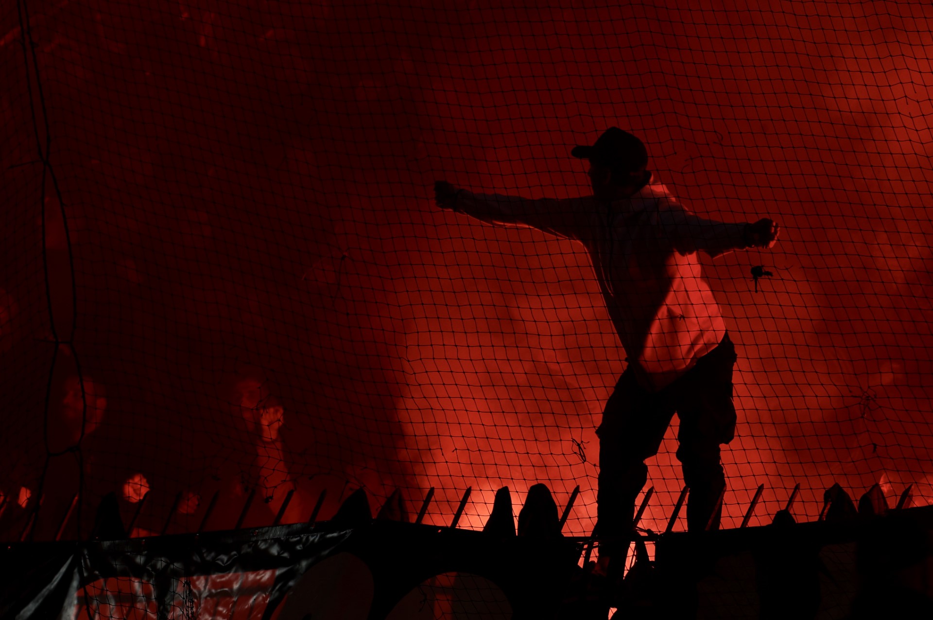 Από τα συνθήματα στα πέταλα, στις φονικές επιθέσεις και την φυλακή – Η ιστορία ενός χούλιγκαν στο enikos.gr