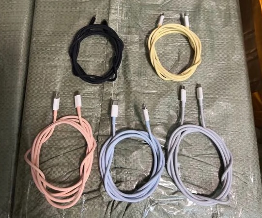 iPhone 15 καλώδια