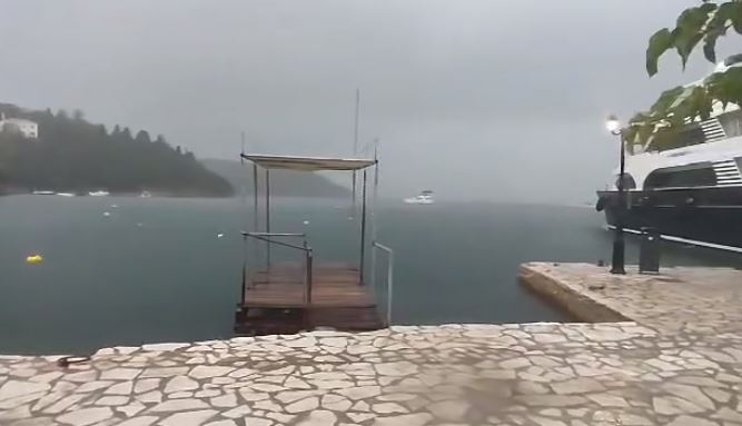 Κακοκαιρία Petar: Έντονη βροχόπτωση και στα Σύβοτα, εστάλη μήνυμα από το 112