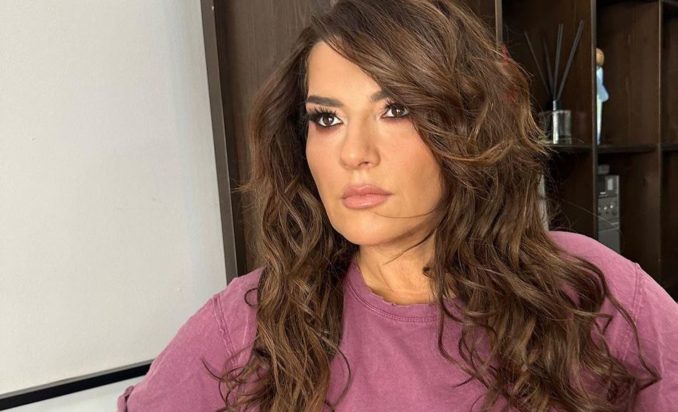 Κατερίνα Ζαρίφη φωτογραφία με μαγιό - Οργή της