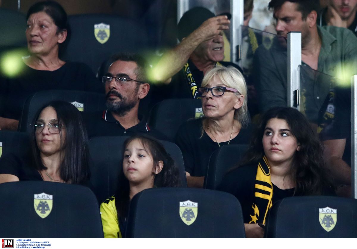 Νέα Φιλαδέλφεια: Στο γήπεδο η οικογένεια του Μιχάλη Κατσουρή – Ενός λεπτού σιγή στην μνήμη του