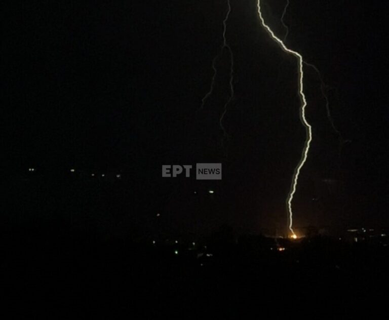 Κεραυνός φωτιά Βούλα