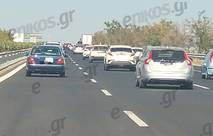 Κίνηση: Με χαμηλές ταχύτητες στην εθνική οδό Αθηνών-Κορίνθου πριν από την Ελευσίνα – ΦΩΤΟ αναγνώστη