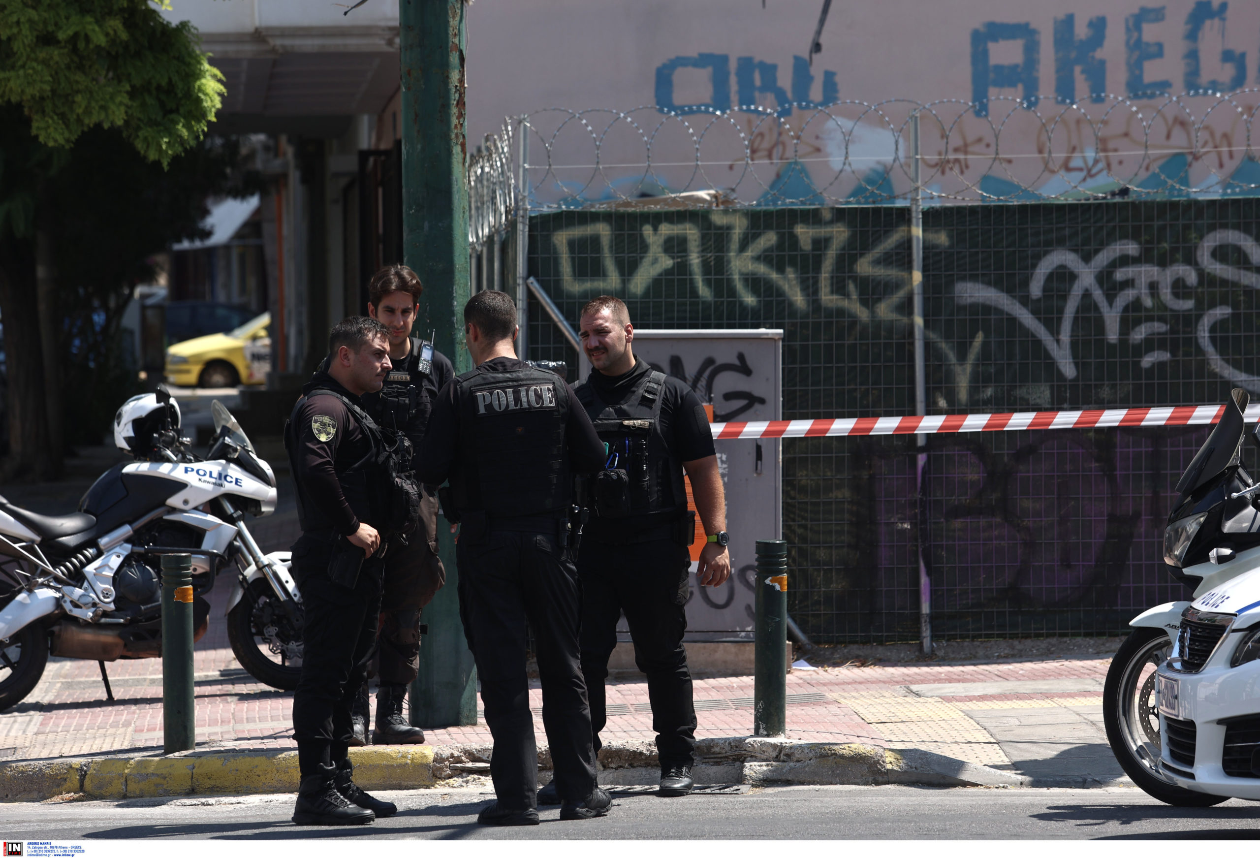 Κολωνός: Προσπάθησε να τραυματίσει δύο αστυνομικούς ο ληστής, σύμφωνα με την ΕΛ.ΑΣ.