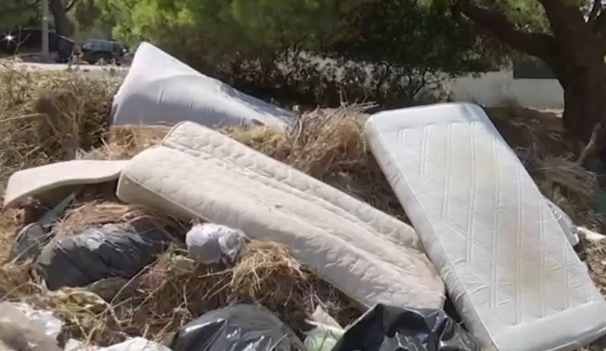 Λαγονήσι: Ξερά χόρτα, ακαθάριστα οικόπεδα και διάσπαρτες χωματερές αυξάνουν τον κίνδυνο πρόκλησης φωτιάς