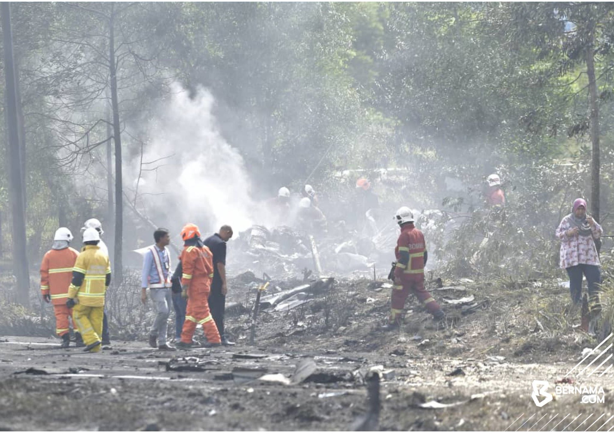 Μαλαισία: Αεροσκάφος συνετρίβη σε αυτοκινητόδρομο – Πληροφορίες για 10 νεκρούς – ΒΙΝΤΕΟ