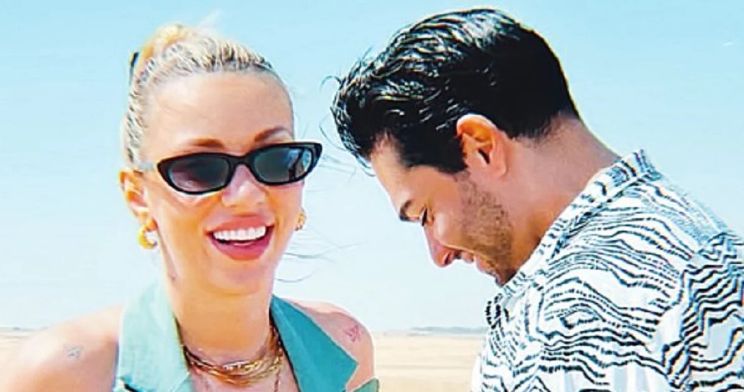 Χρήστος Μάστορας – Γαρυφαλλιά Καληφώνη : Πιο ερωτευμένο από ποτέ το ζευγάρι – Η τρυφερή φωτογραφία από τις διακοπές τους