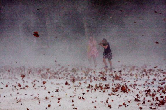 Καταστροφική νεροποντή στο Μιλάνο – Έπεσαν δέντρα, ζημιές σε στέγες σπιτιών