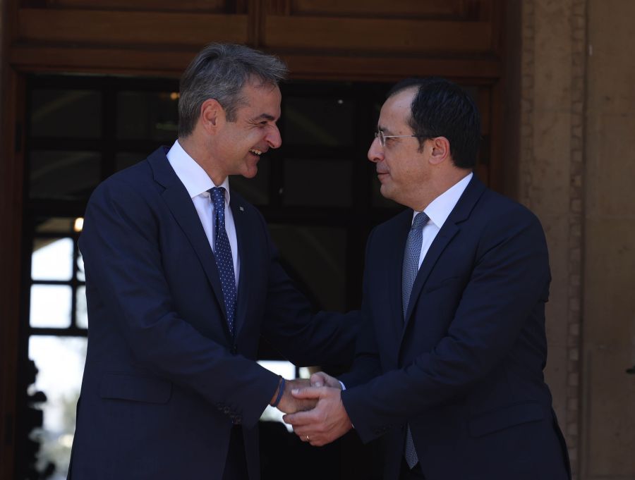 Επικοινωνία Μητσοτάκη με Χριστοδουλίδη – Έντονη αποδοκιμασία για τις επιθέσεις Τουρκοκυπρίων στην ειρηνευτική δύναμη του ΟΗΕ