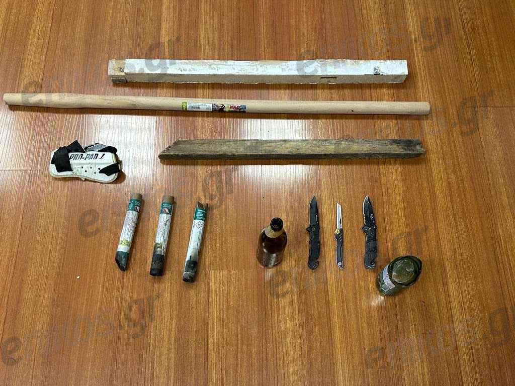 Νέα Φιλαδέλφεια: Αυτό είναι το οπλοστάσιο των χούλιγκαν – Μαχαίρια, σίδερα, ξύλα και φωτοβολίδες – ΦΩΤΟ